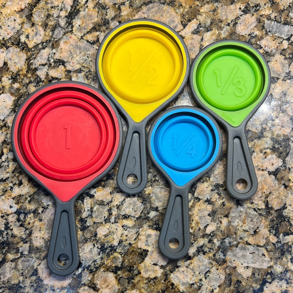 Collapsible Colorful Measuring Cups Set - Picture 2 of 3
